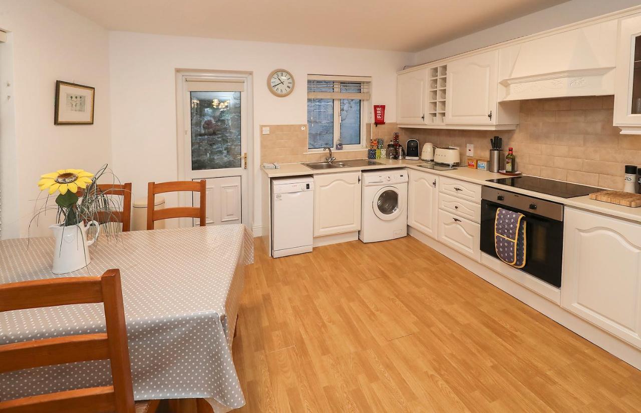 Two Bedroom Townhouse In The Heart Of Dungarvan Dungarvan  Exterior photo