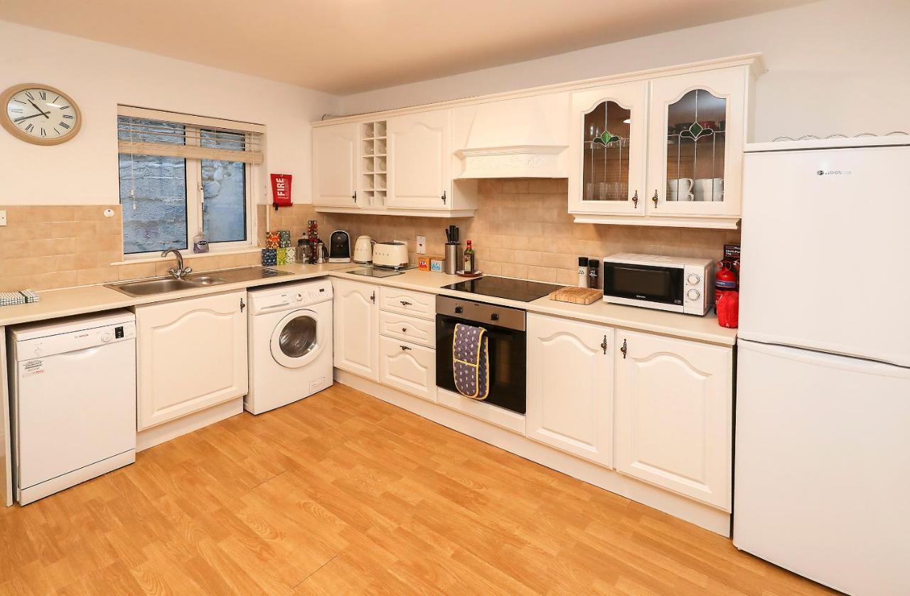 Two Bedroom Townhouse In The Heart Of Dungarvan Dungarvan  Exterior photo